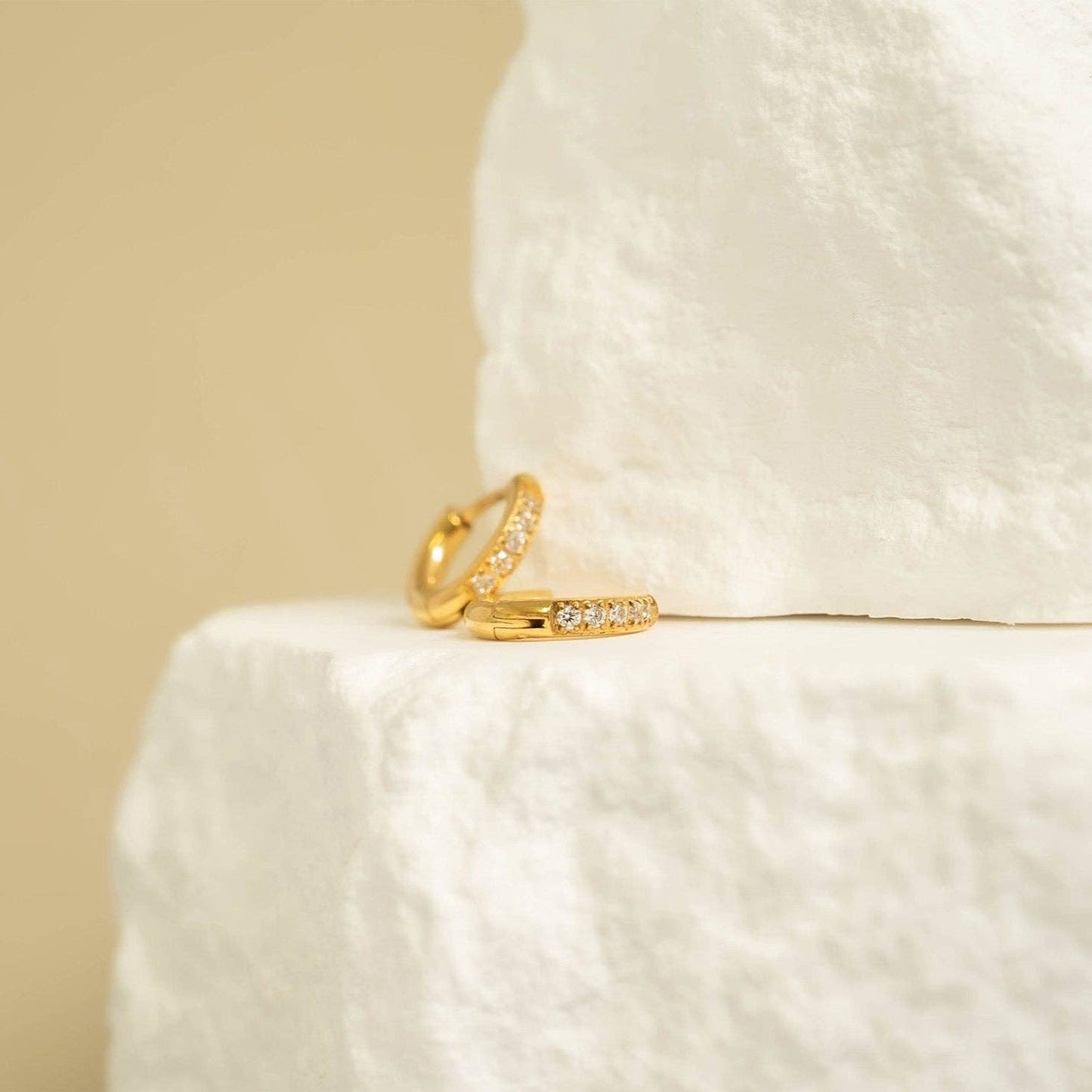 Small Huggie Earring Gold