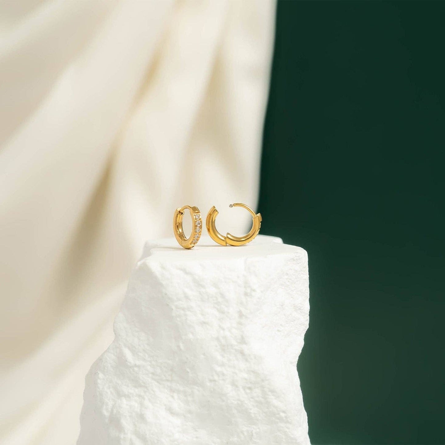 Small Huggie Earring Gold